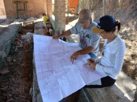 12/10/2013 Tito e Marina Maciel no projeto de revitalizar granja desativada há mais de 20 anos - no Haras Maquitri — em Carmo da
